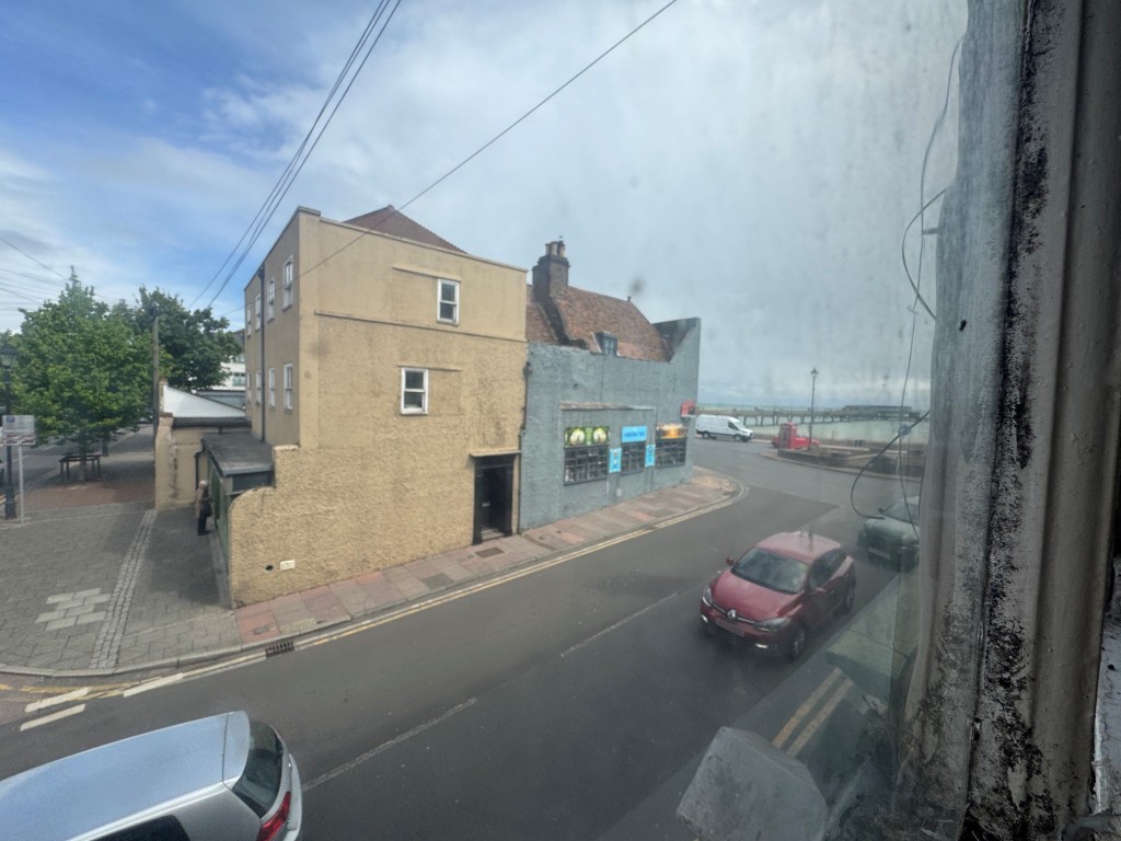 Lot: 85 - TWO FLATS CLOSE TO DEAL SEAFRONT, PIER AND TOWN CENTRE - First floor flat - view from flat
